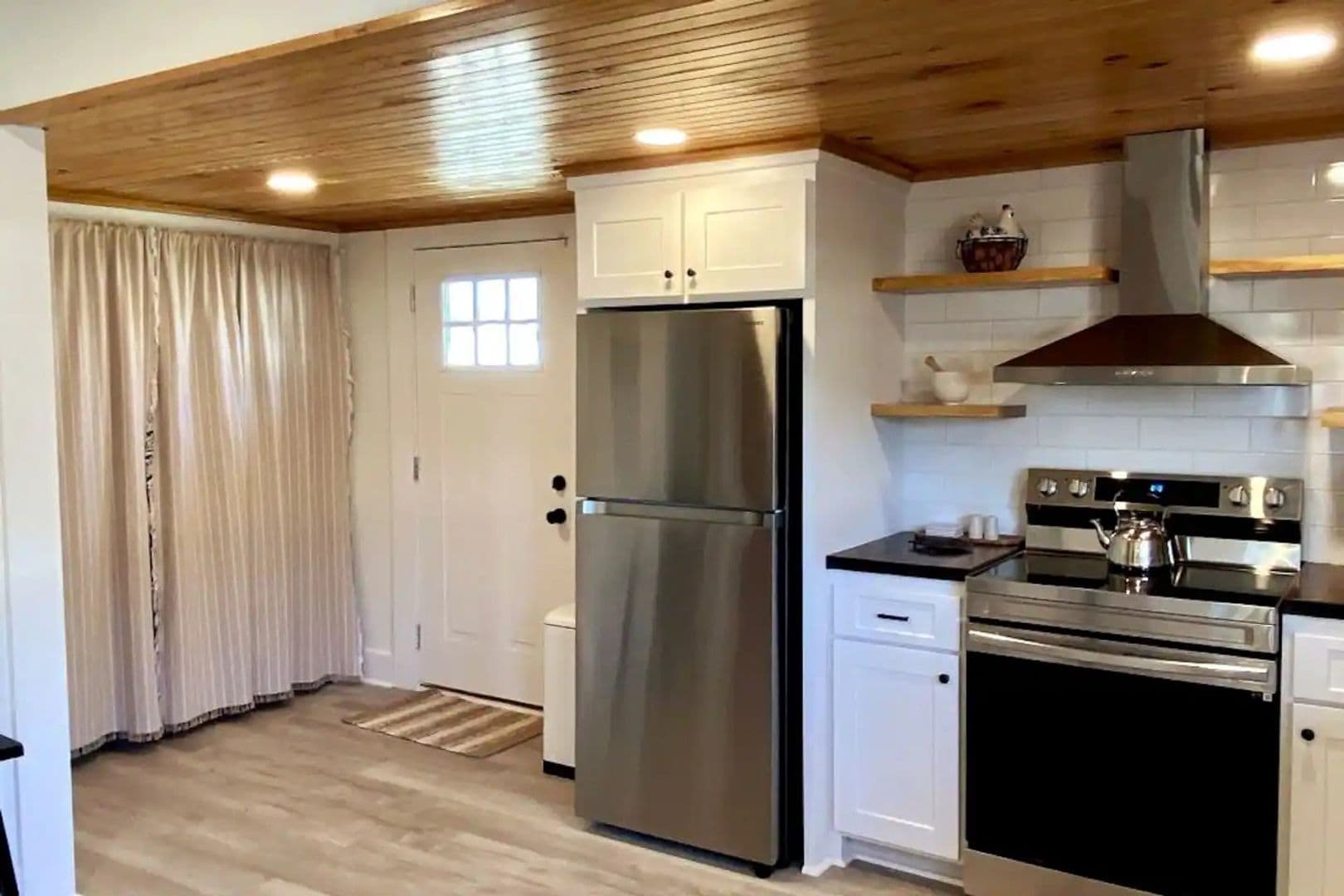 Lake Charles House: 705 Clarence Street