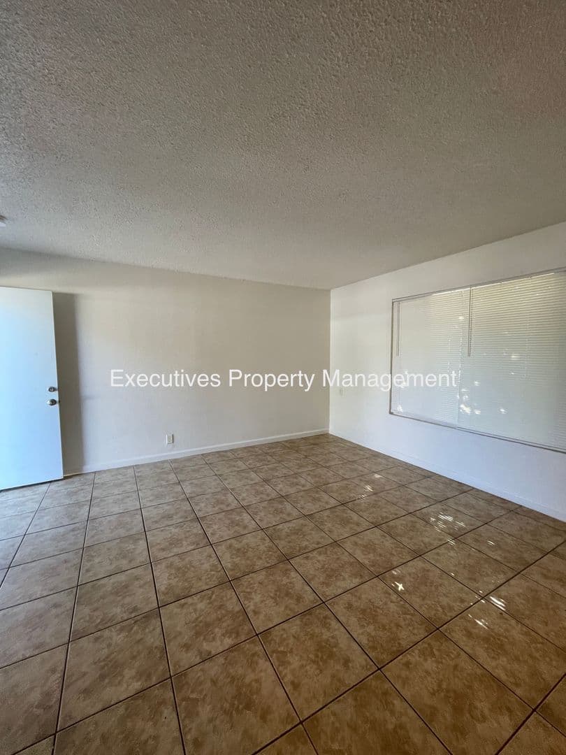 Atwater Apartment: E. Bellevue Rd
