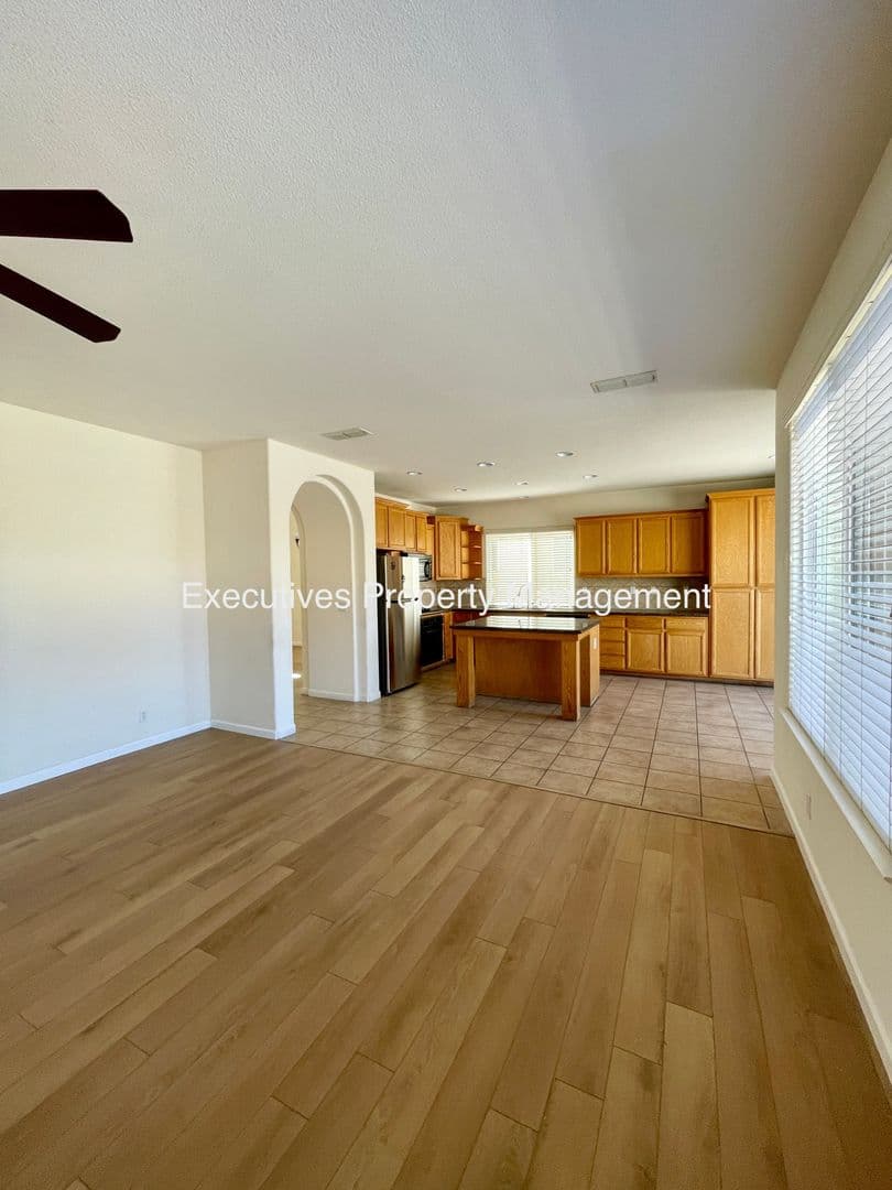 Merced House: 733 Round Hill Dr