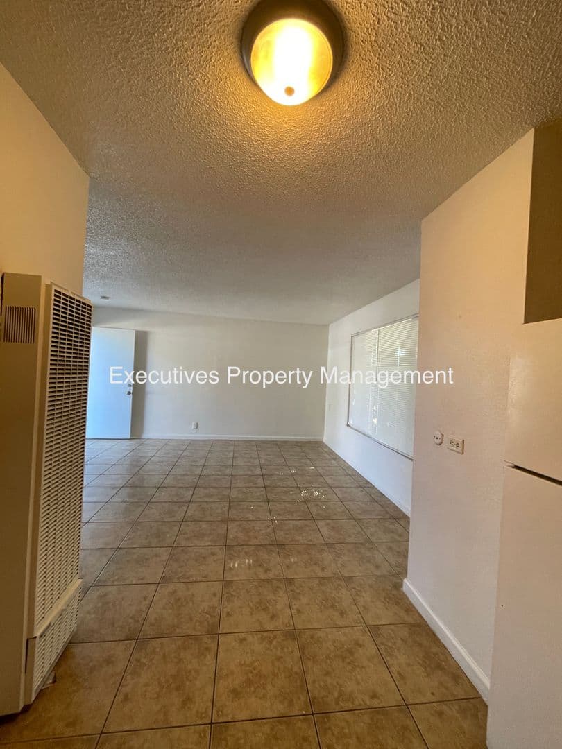 Atwater Apartment: E. Bellevue Rd