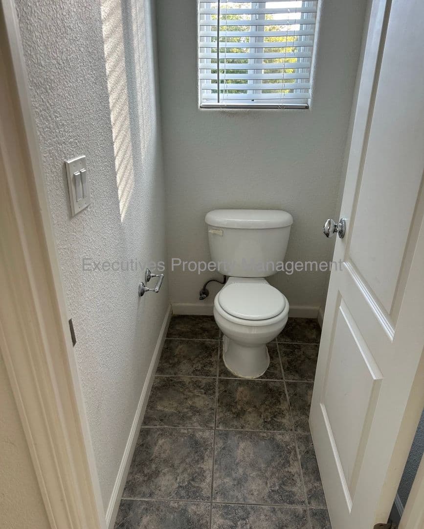 Chowchilla House: 182 Oleander Drive