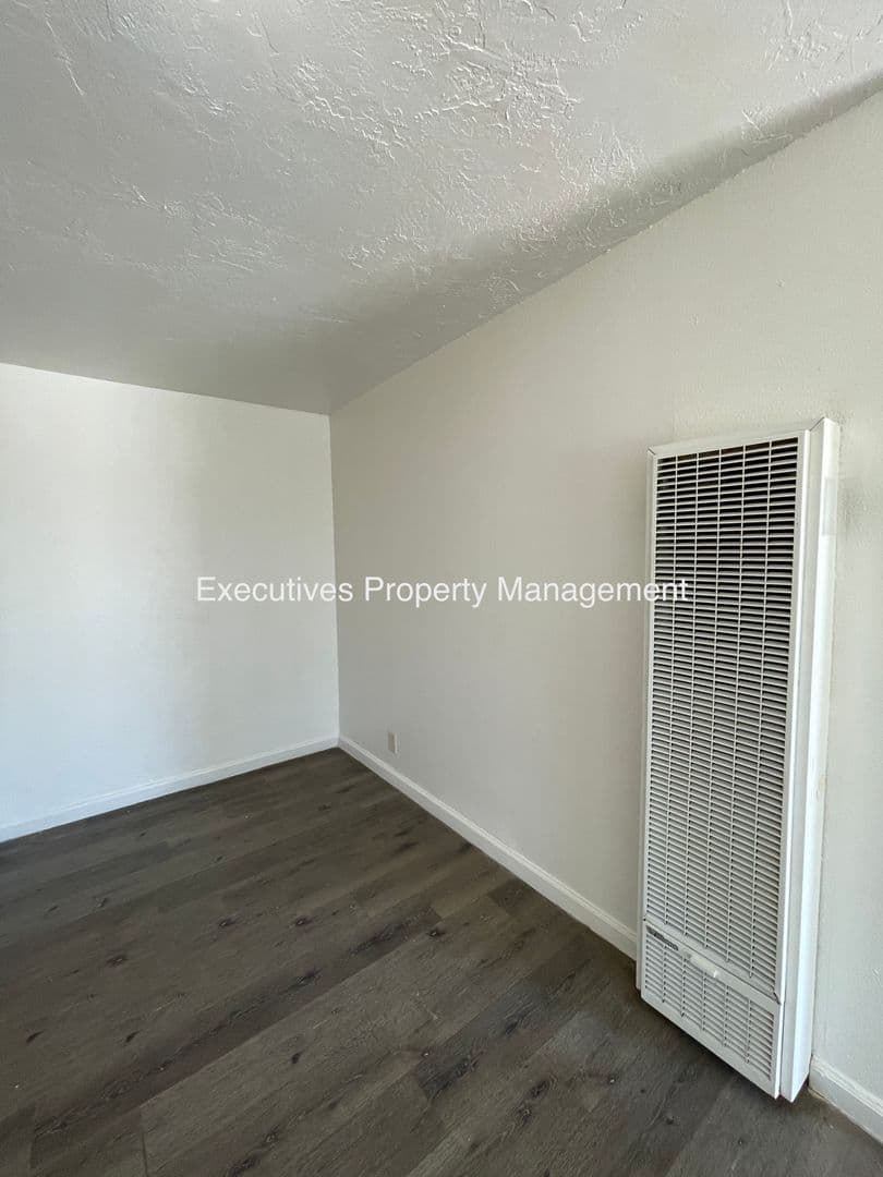 Atwater Apartment: E. Bellevue Rd