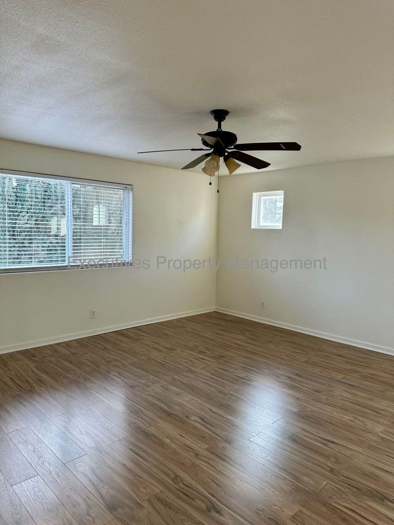 Chowchilla House: 182 Oleander Drive