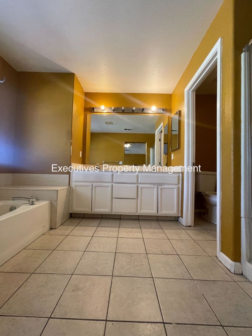 Atwater House: 1308 Fairway Dr
