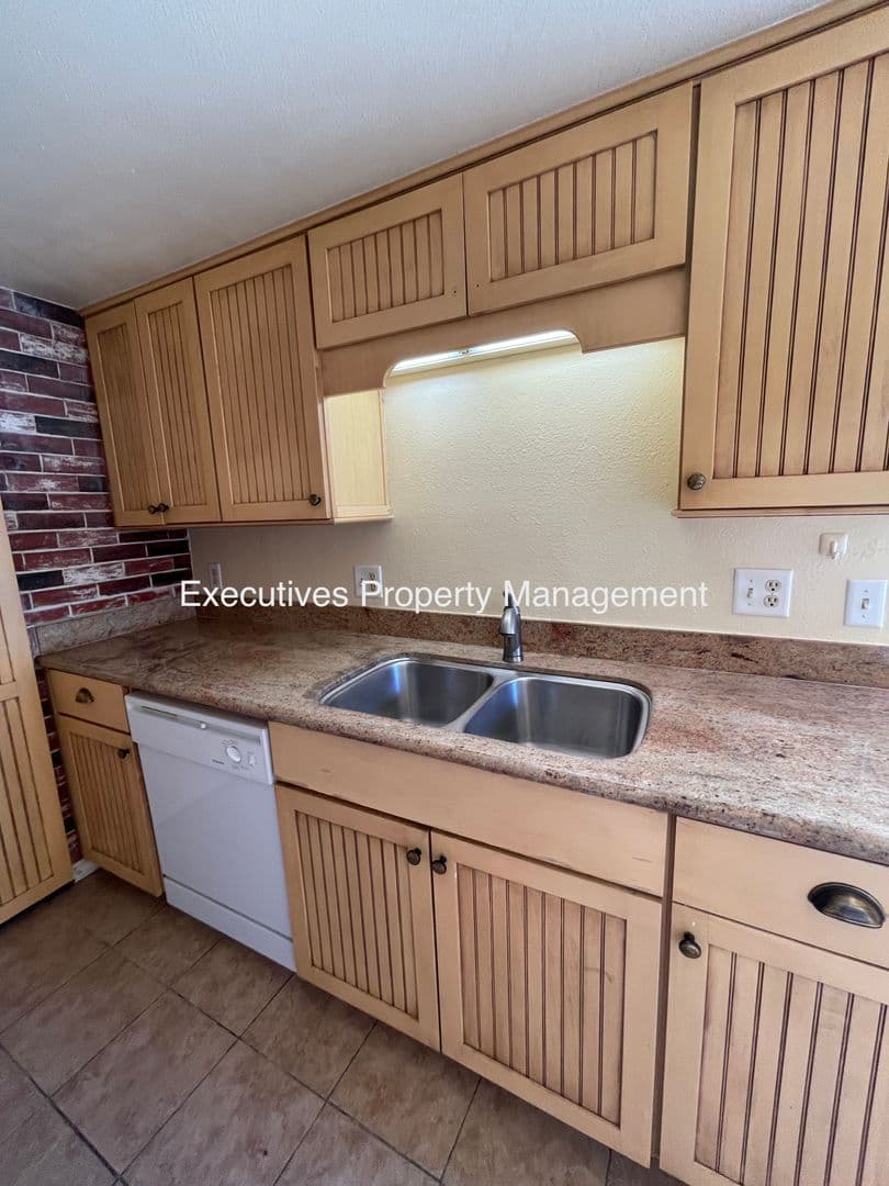Fresno House: 4909 N. Winery Circle