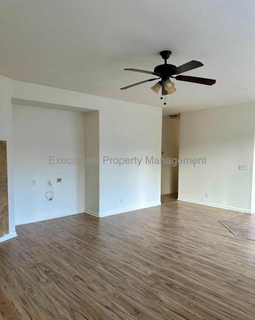 Chowchilla House: 182 Oleander Drive