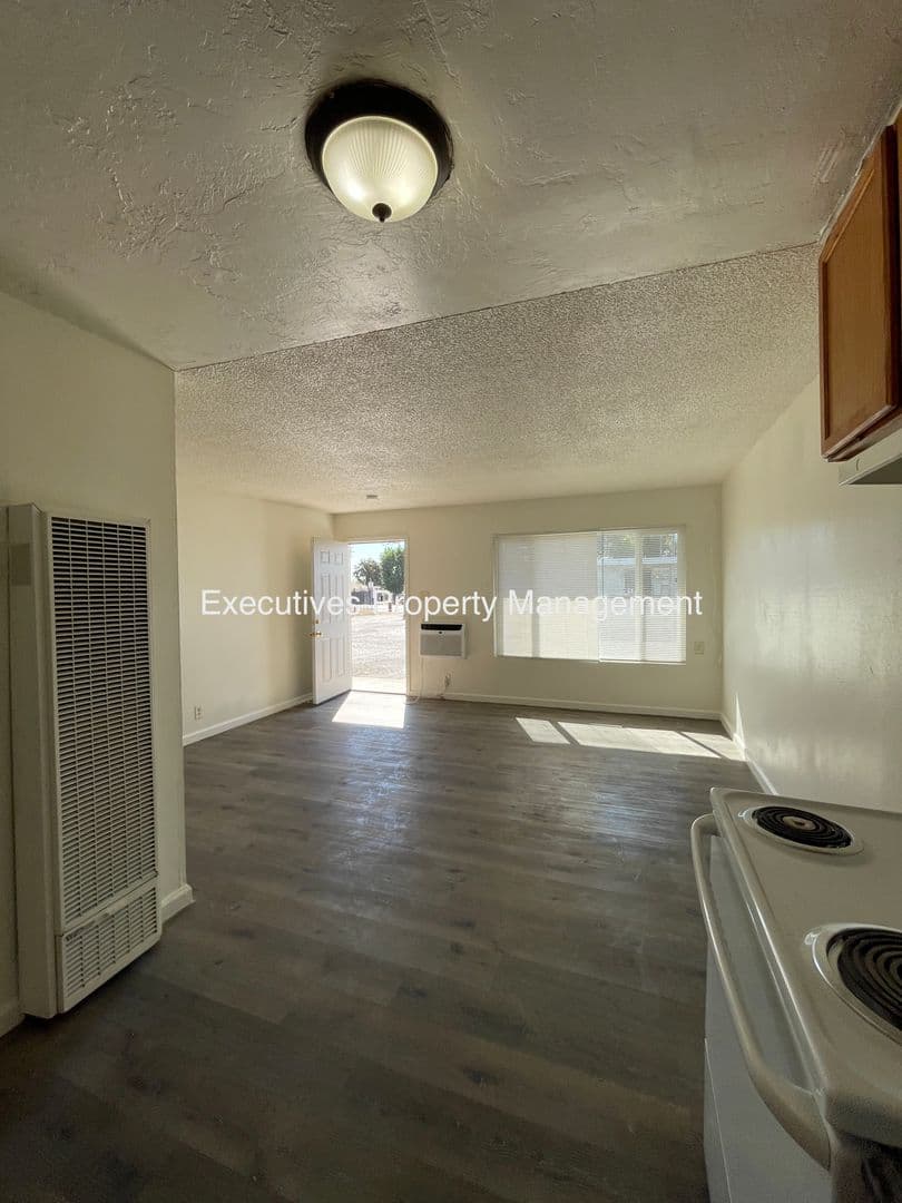 Atwater Apartment: E. Bellevue Rd