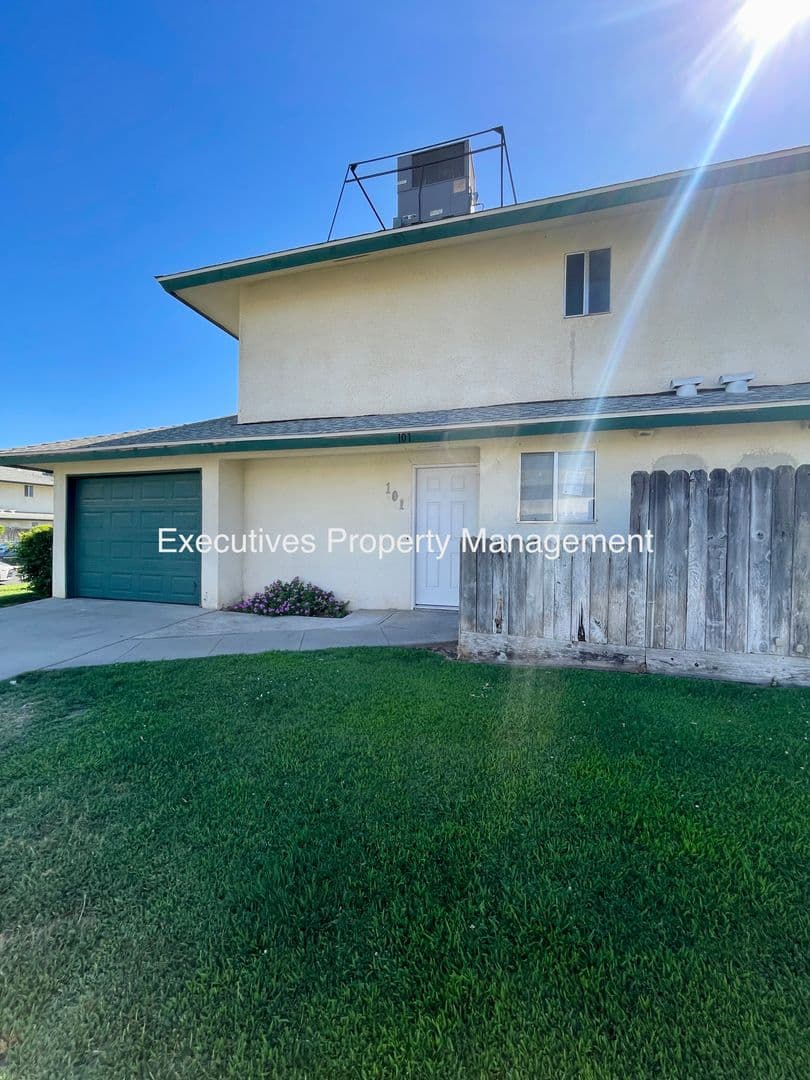 Fresno House: 4909 N. Winery Circle