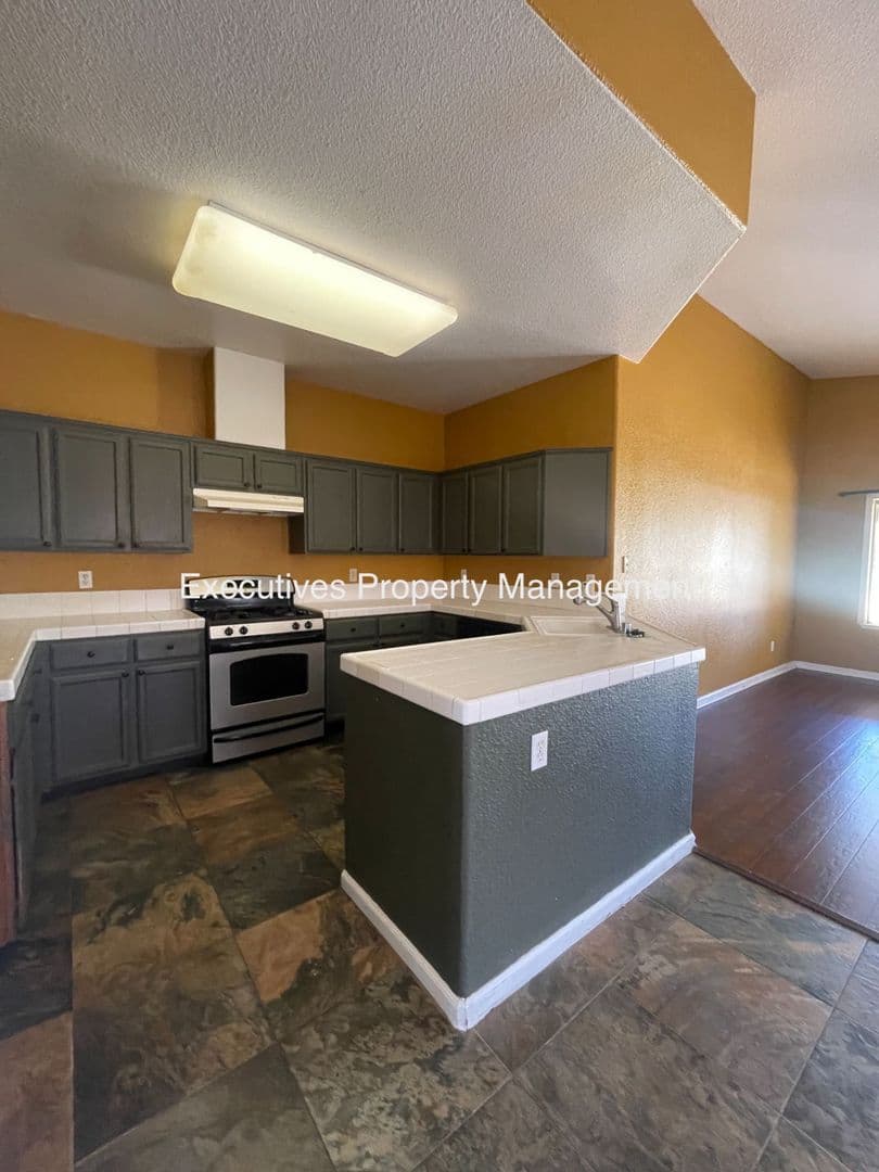 Atwater House: 1308 Fairway Dr