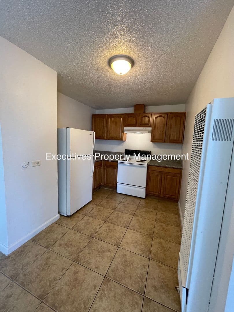 Atwater Apartment: E. Bellevue Rd