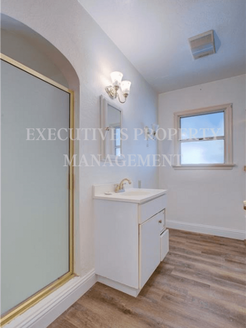 Merced House: 859 W. 21st Street