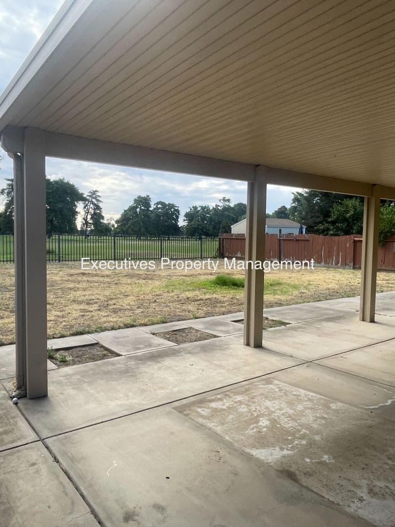 Atwater House: 1308 Fairway Dr