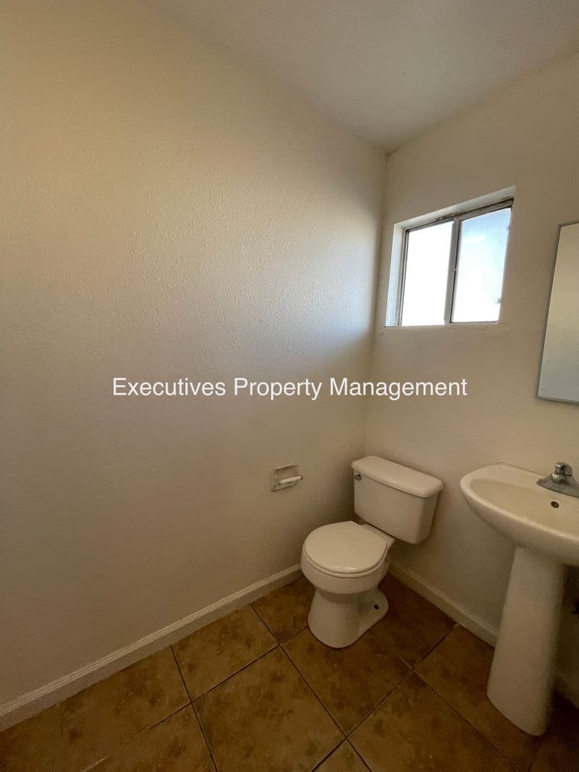 Atwater Apartment: E. Bellevue Rd
