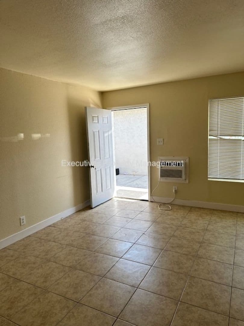 Atwater Apartment: E. Bellevue Rd