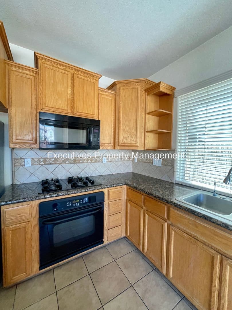 Merced House: 733 Round Hill Dr