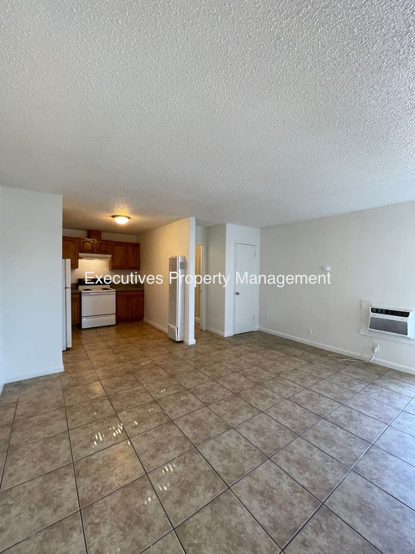 Atwater Apartment: E. Bellevue Rd