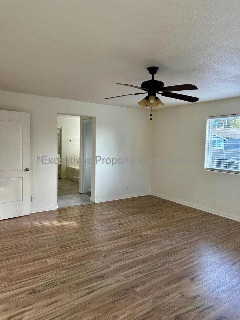 Chowchilla House: 182 Oleander Drive