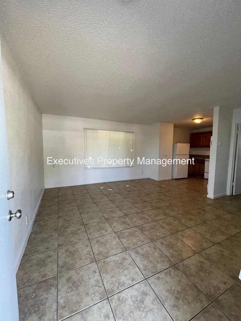 Atwater Apartment: E. Bellevue Rd