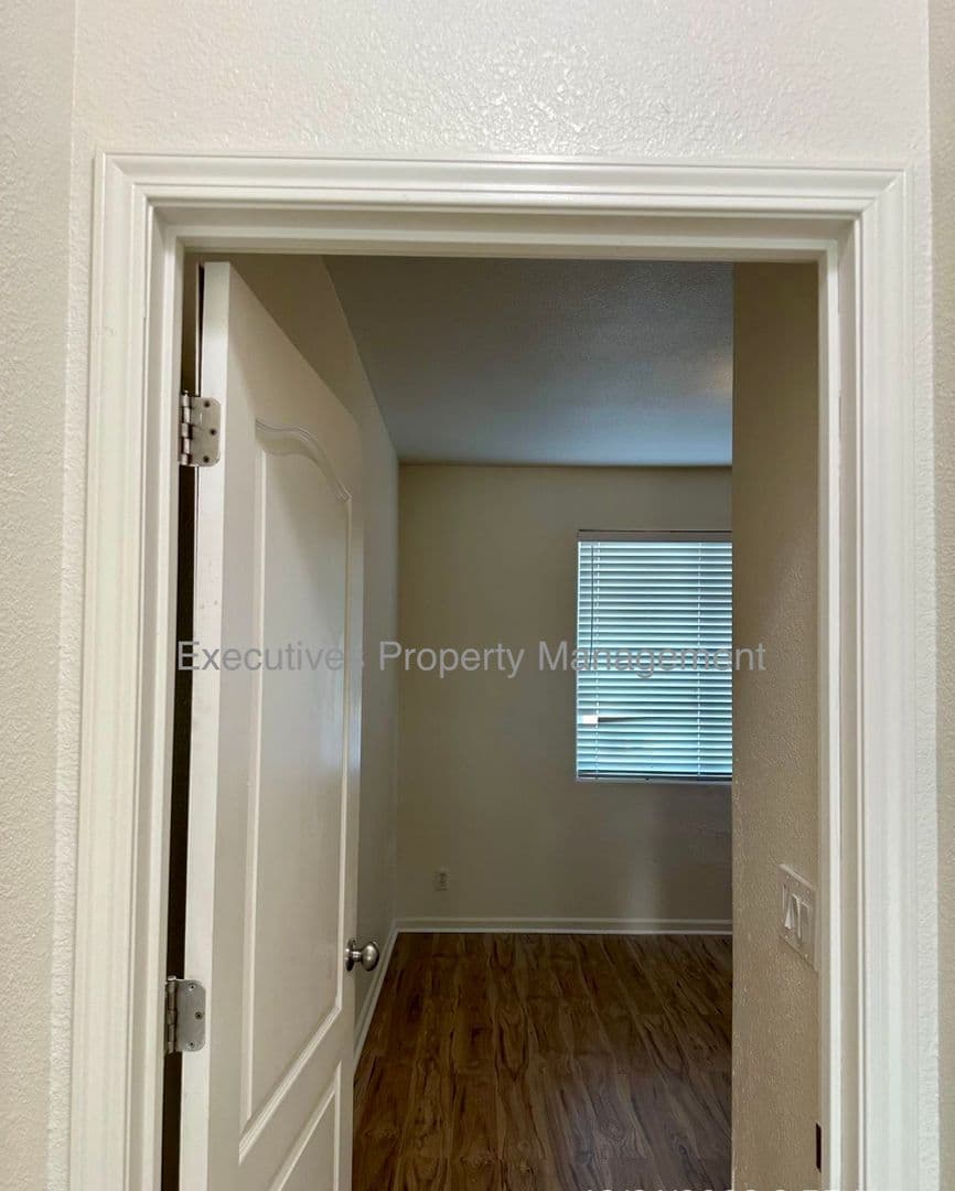 Chowchilla House: 182 Oleander Drive