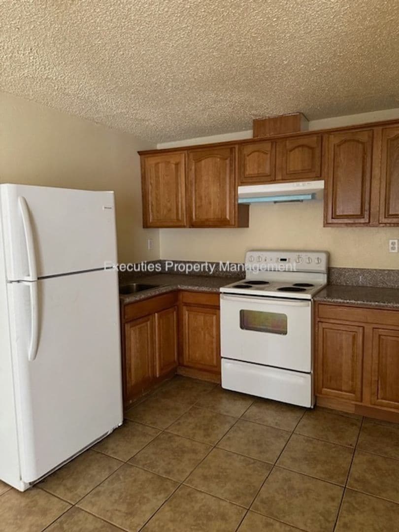 Atwater Apartment: E. Bellevue Rd