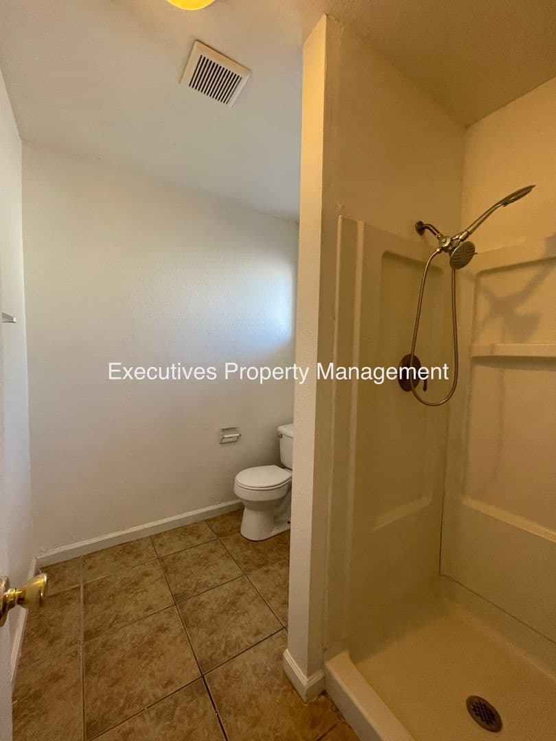 Atwater Apartment: E. Bellevue Rd
