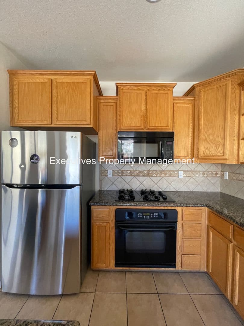 Merced House: 733 Round Hill Dr