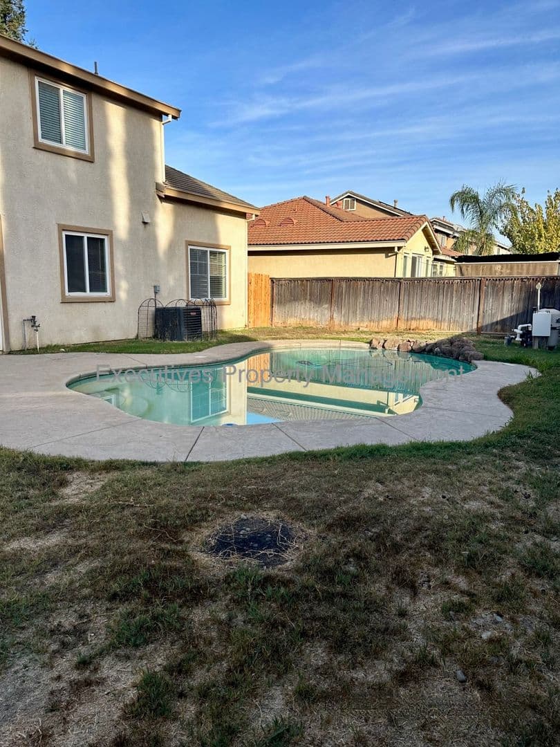 Chowchilla House: 182 Oleander Drive