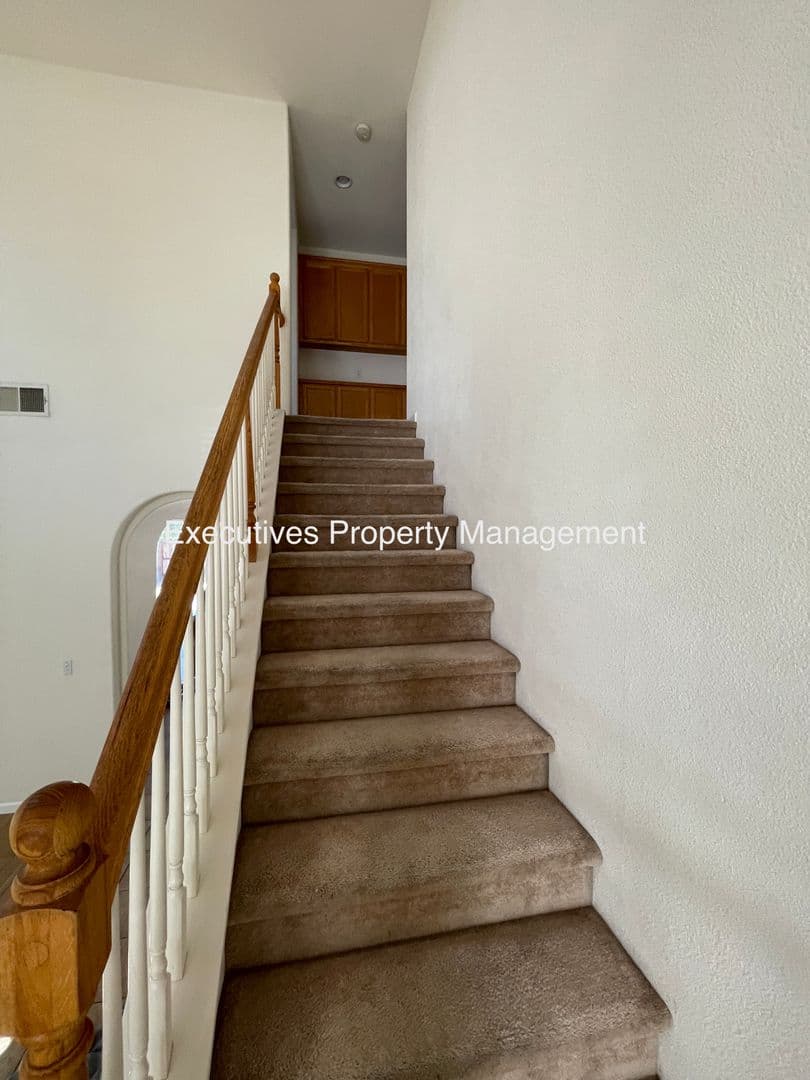 Merced House: 733 Round Hill Dr