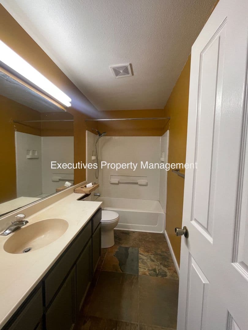 Atwater House: 1308 Fairway Dr