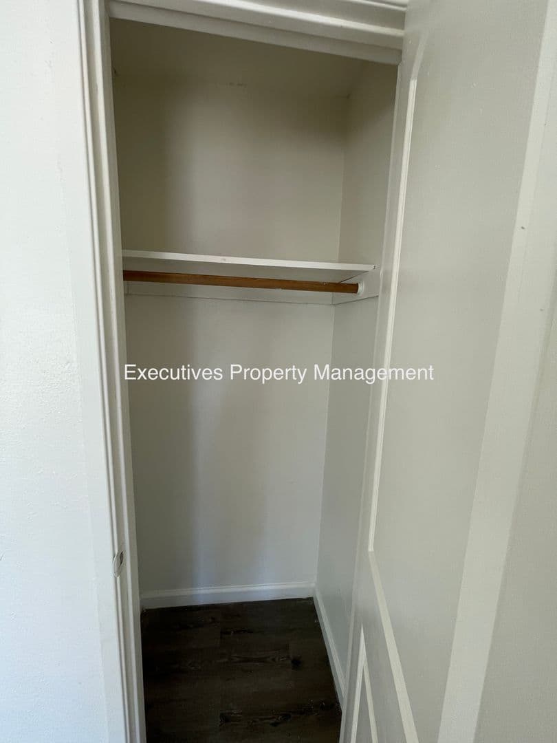 Atwater Apartment: E. Bellevue Rd