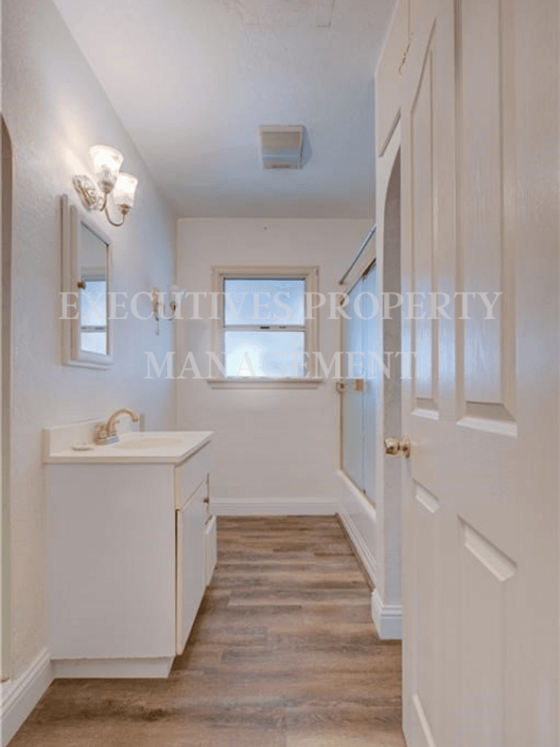 Merced House: 859 W. 21st Street