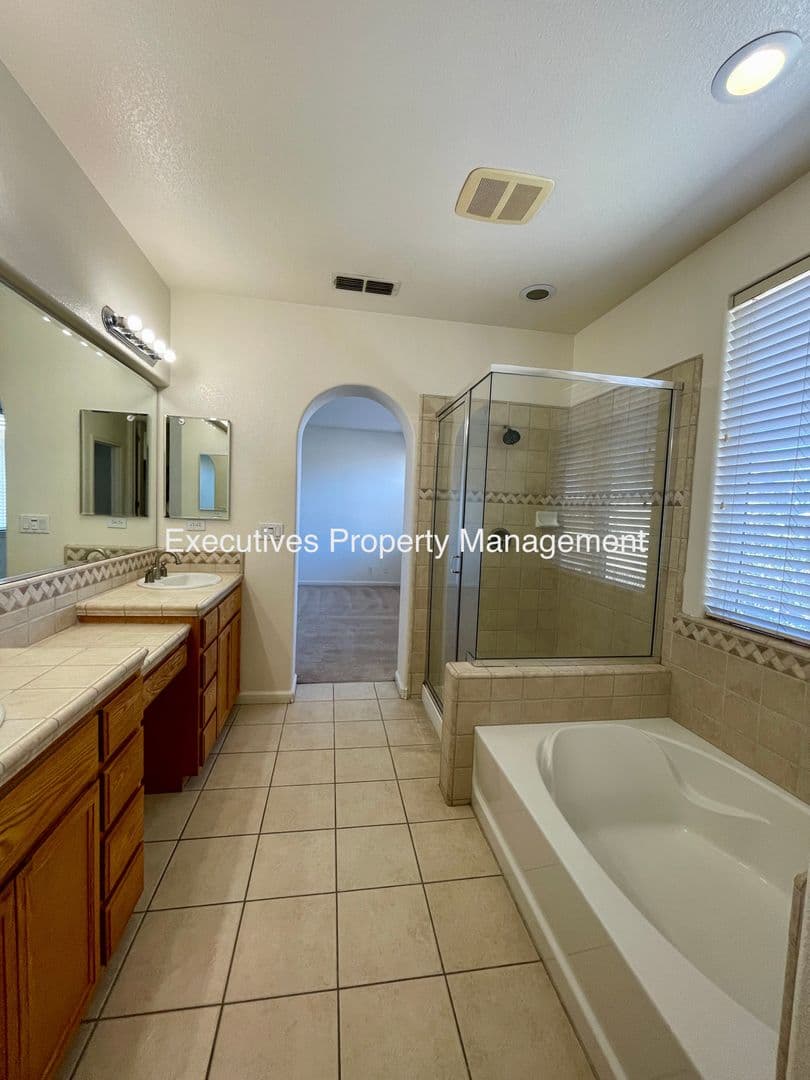 Merced House: 733 Round Hill Dr