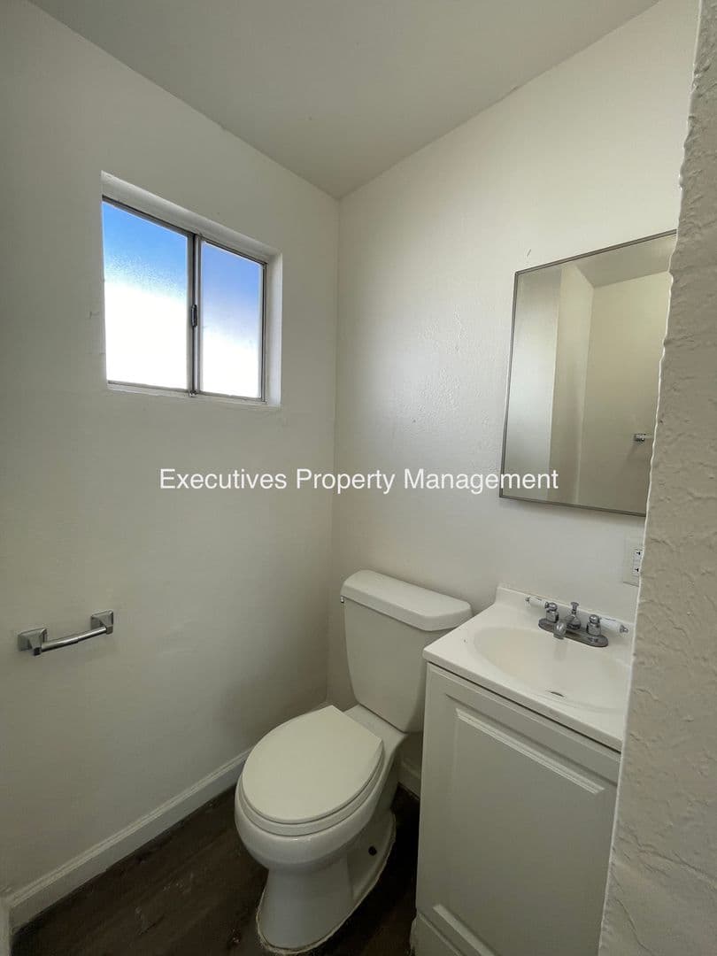 Atwater Apartment: E. Bellevue Rd