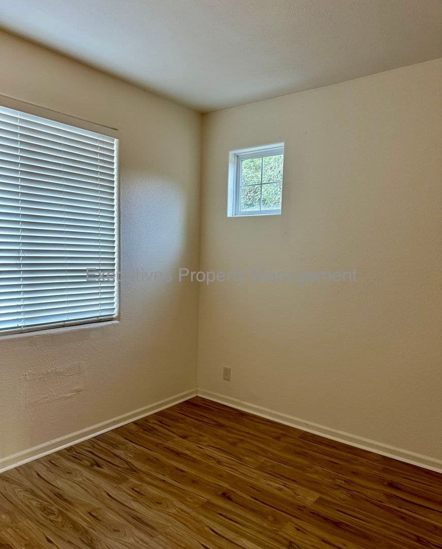 Chowchilla House: 182 Oleander Drive