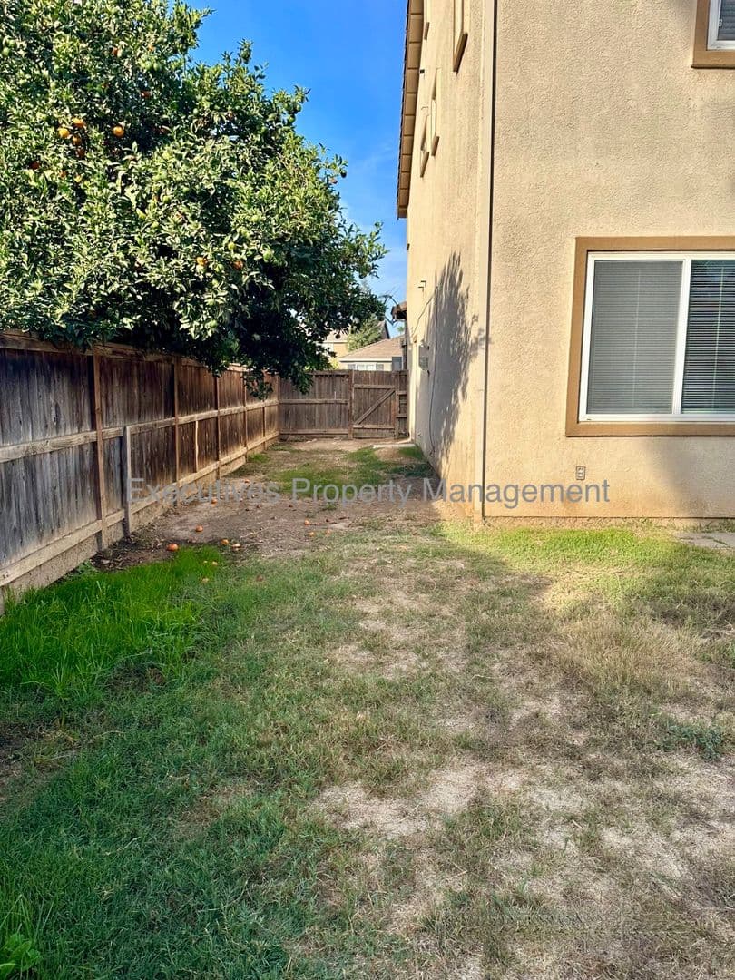 Chowchilla House: 182 Oleander Drive
