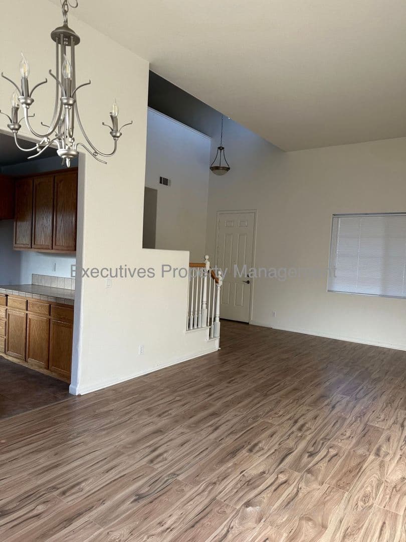 Chowchilla House: 182 Oleander Drive