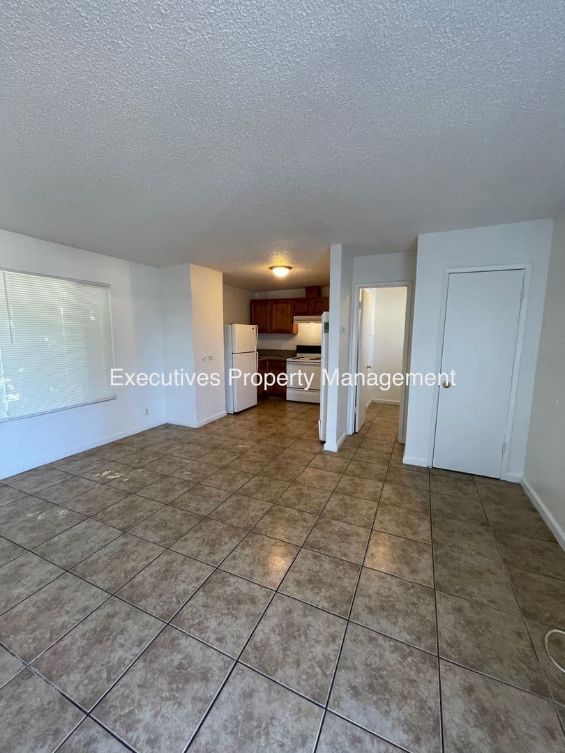 Atwater Apartment: E. Bellevue Rd