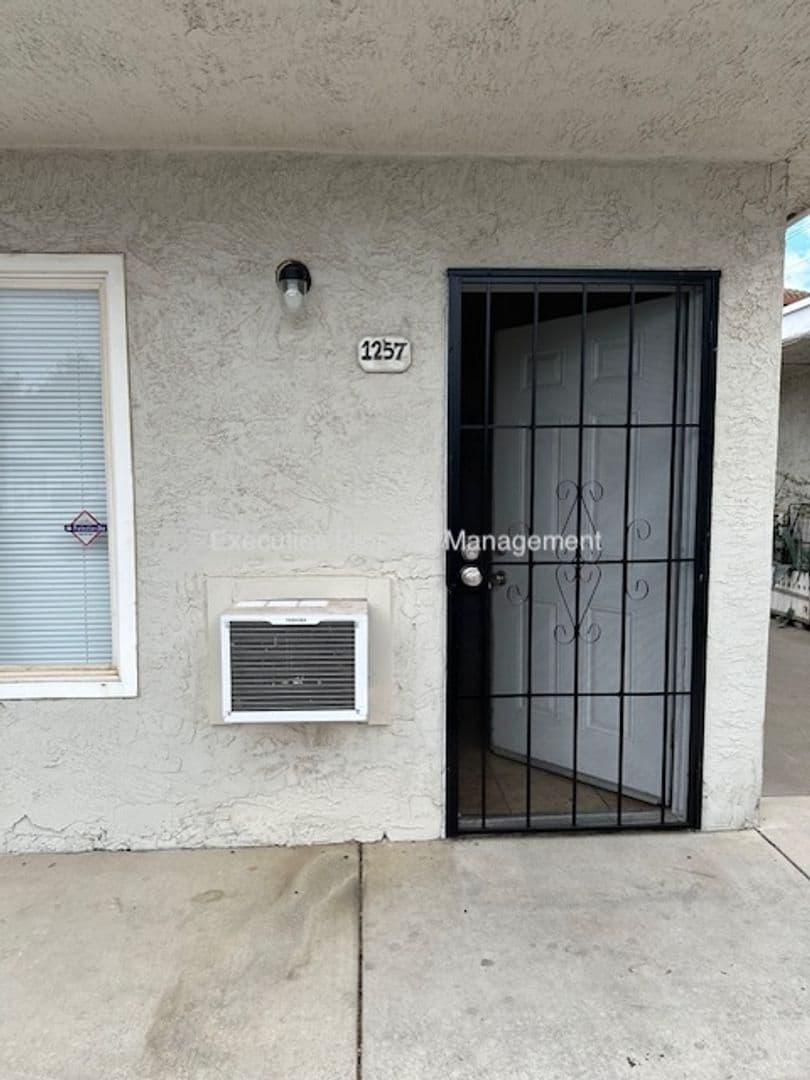 Atwater Apartment: E. Bellevue Rd