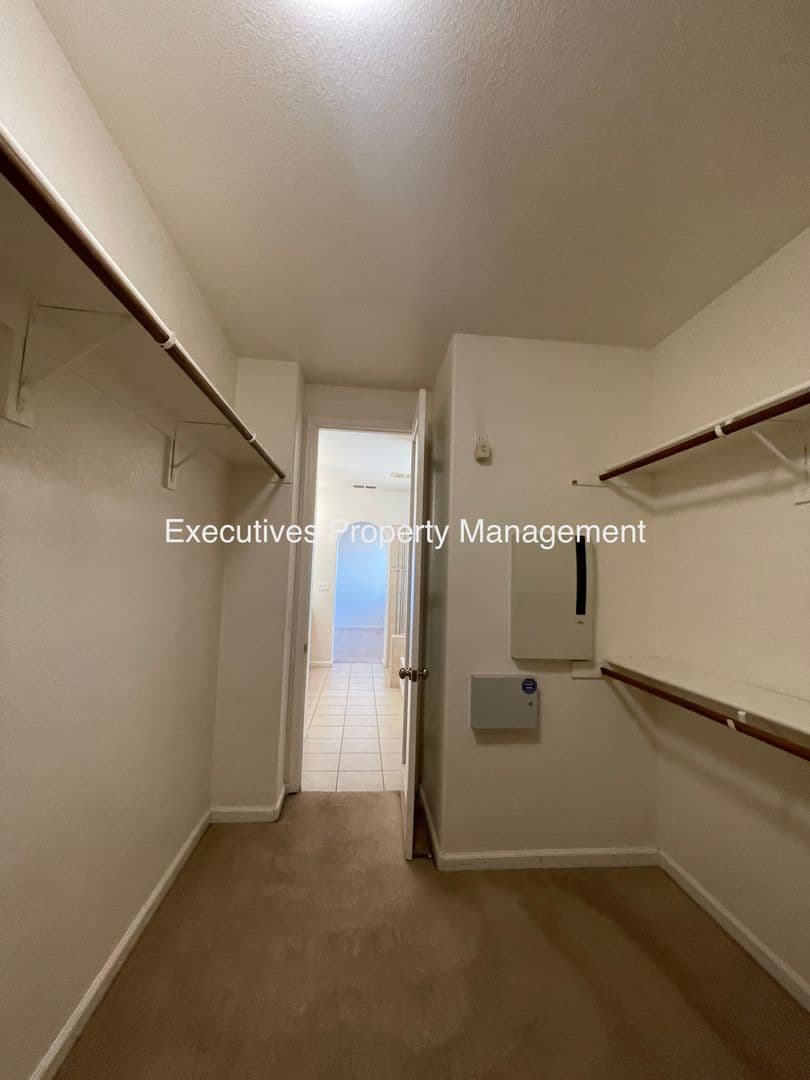 Merced House: 733 Round Hill Dr