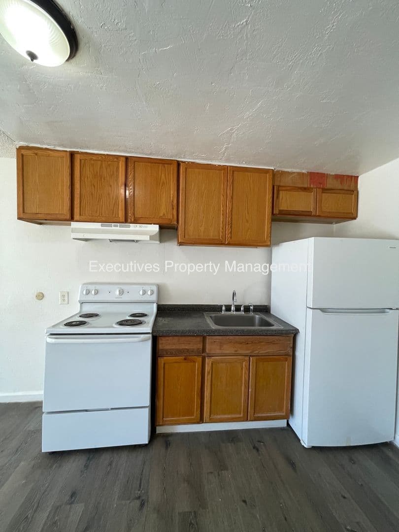 Atwater Apartment: E. Bellevue Rd