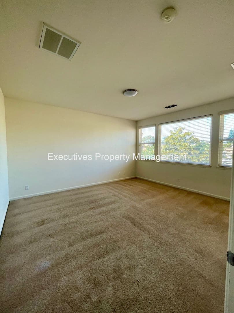Merced House: 733 Round Hill Dr