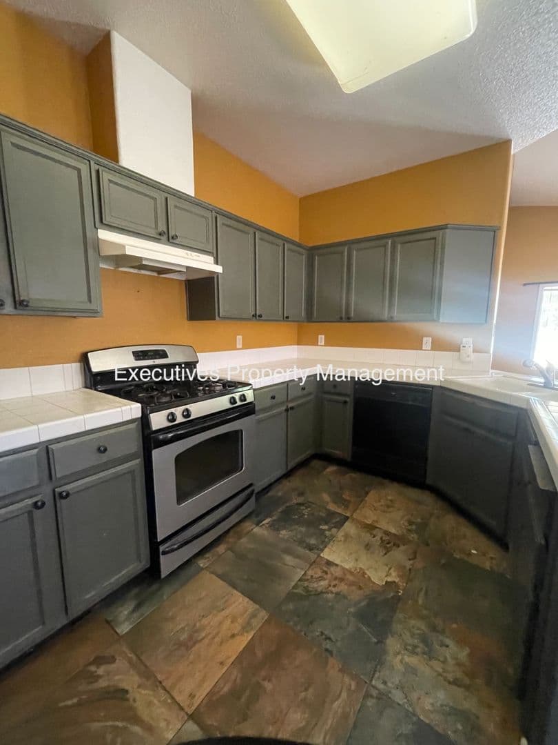 Atwater House: 1308 Fairway Dr