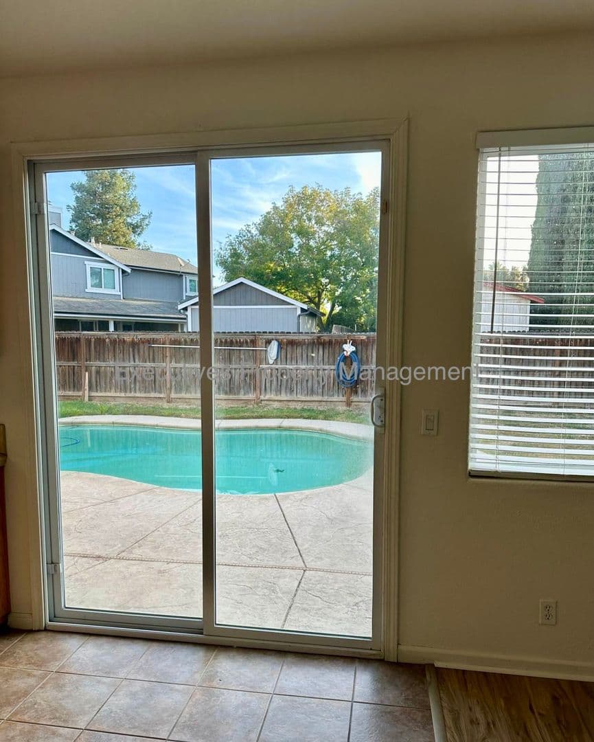 Chowchilla House: 182 Oleander Drive