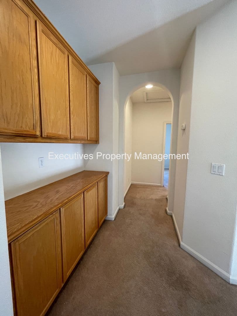 Merced House: 733 Round Hill Dr
