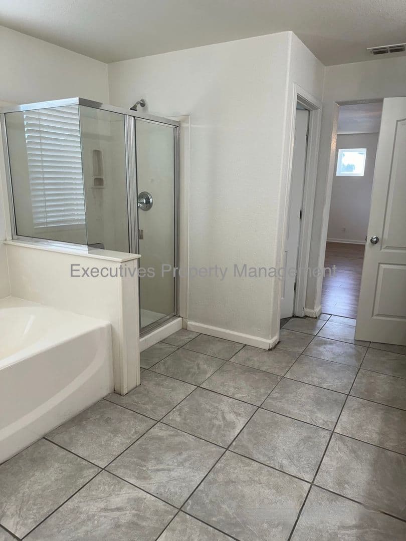 Chowchilla House: 182 Oleander Drive