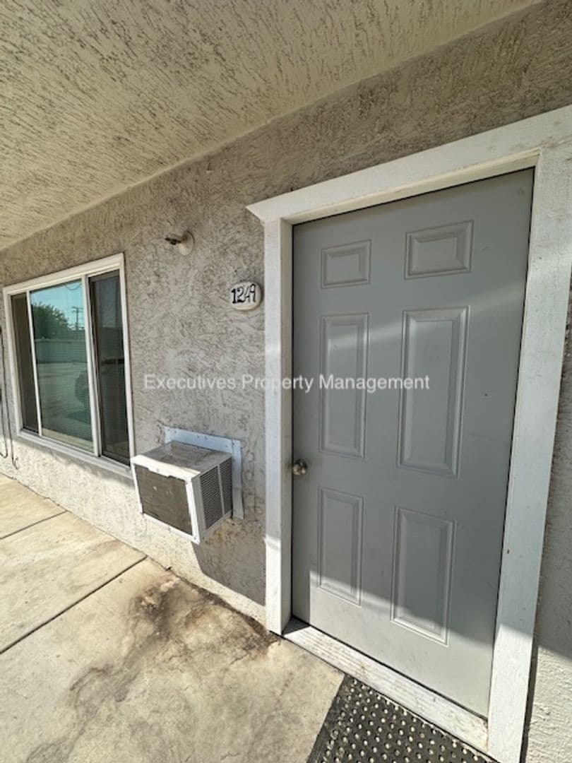 Atwater Apartment: E. Bellevue Rd