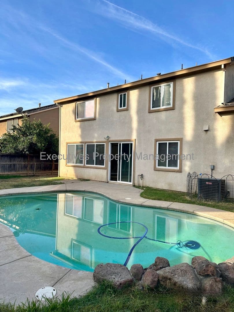 Chowchilla House: 182 Oleander Drive