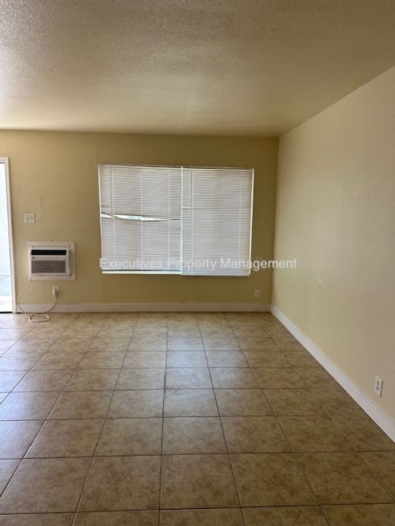Atwater Apartment: E. Bellevue Rd