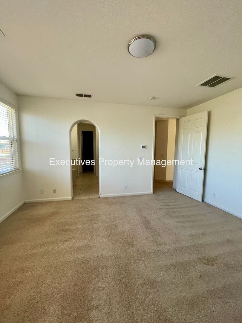 Merced House: 733 Round Hill Dr