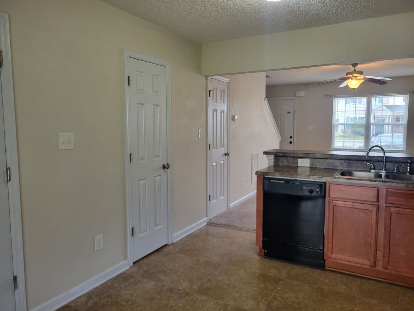 Jacksonville House: 1002 Ornate Drive
